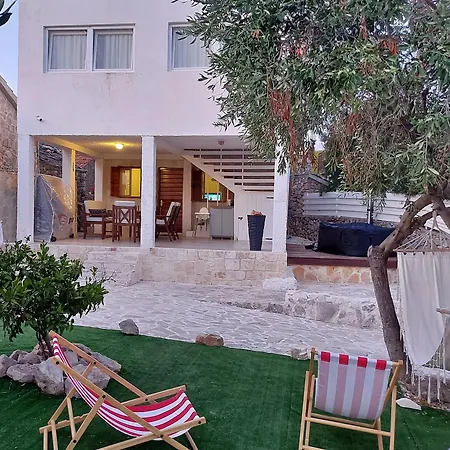 House With A Parking Space Drvenik , Drvenik - 24088 بيت للعطل مالي درفينيك